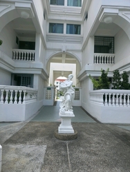 Stratford Court (D16), Condominium #558585201